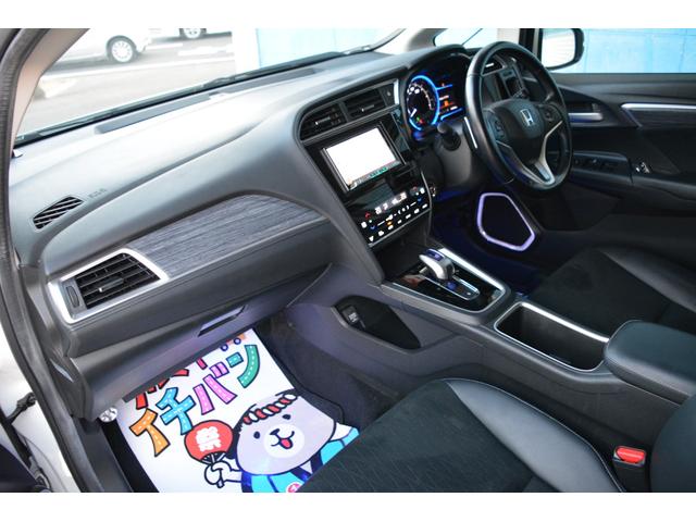 シャトル ハイブリッドＺ　４ＷＤ　ハイブリッドＺ　衝突軽減ブレーキ　５人乗り　ナビＴＶ　ＤＶＤ再生　バックカメラ　ＥＴＣ　クルーズコントロール　スマートキー　プッシュスタート　アルミホイール（17枚目）