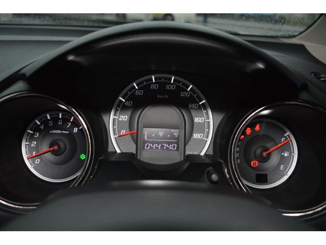 フィットシャトル １５Ｘ　ナビＴＶ　ＤＶＤ再生　バックカメラ　前席シートヒーター　パドルシフト　スマートキー　アルミホイール　５人乗り（20枚目）