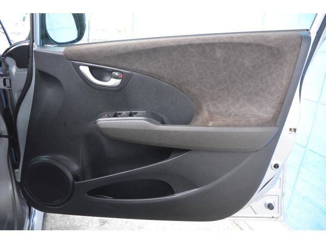 フィットシャトル １５Ｘ　ナビＴＶ　ＤＶＤ再生　バックカメラ　前席シートヒーター　パドルシフト　スマートキー　アルミホイール　５人乗り（24枚目）