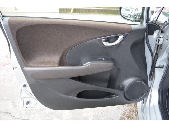 フィットシャトル １５Ｘ　ナビＴＶ　ＤＶＤ再生　バックカメラ　前席シートヒーター　パドルシフト　スマートキー　アルミホイール　５人乗り（27枚目）