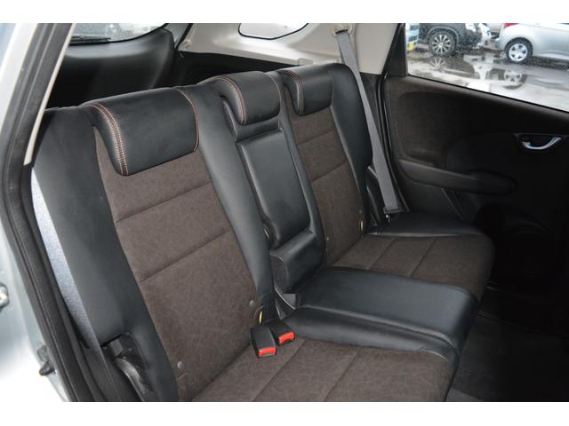 フィットシャトル １５Ｘ　ナビＴＶ　ＤＶＤ再生　バックカメラ　前席シートヒーター　パドルシフト　スマートキー　アルミホイール　５人乗り（33枚目）