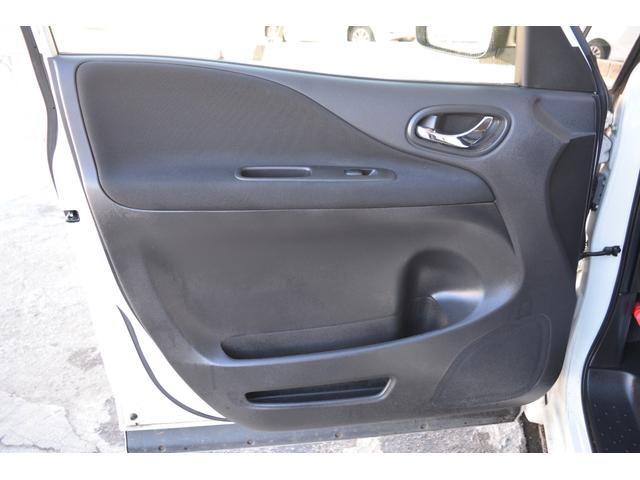 セレナ ハイウェイスター　４ＷＤ　８人乗り　ナビ　両側電動スライドドア　クルーズコントロール　スマートキー　プッシュスタート　アルミホイール（19枚目）