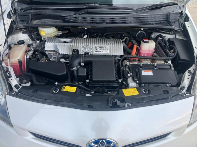 プリウス Ｓツーリングセレクション　ナビＴＶ　ＤＶＤ再生　バックカメラ　ＥＴＣ　プッシュスタート　スマートキー　アルミホイール（12枚目）
