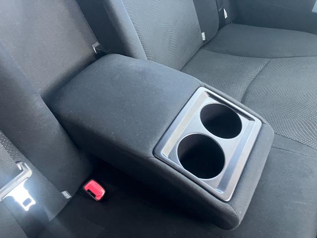 プリウス Ｓツーリングセレクション　ナビＴＶ　ＤＶＤ再生　バックカメラ　ＥＴＣ　プッシュスタート　スマートキー　アルミホイール（32枚目）