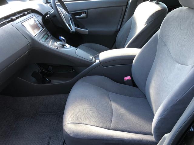 プリウス Ｓ　メモリーナビ　バックカメラ　ＥＴＣ　寒冷地仕様　スマートキー（13枚目）