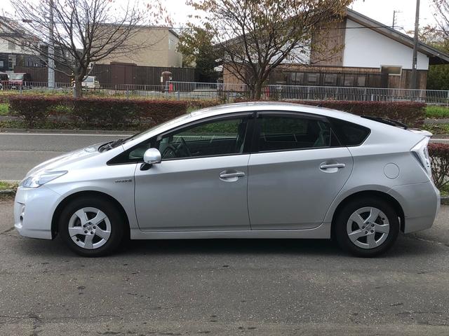 プリウス Ｓ　メモリーナビ　バックカメラ　寒冷地仕様　スマートキー（7枚目）