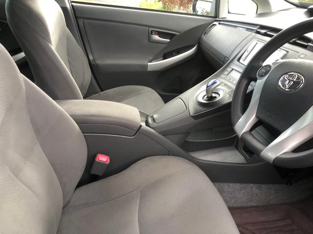 プリウス Ｓ　メモリーナビ　バックカメラ　寒冷地仕様　スマートキー（12枚目）