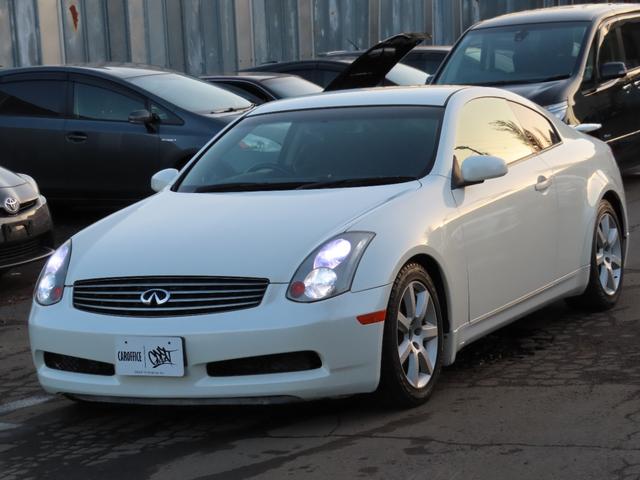 スカイライン ３５０ＧＴ　アルミホイール　ＨＩＤ　ＭＴ　キーレスエントリー　盗難防止システム　パワーシート　ＣＤ　カセット　衝突安全ボディ　ＡＢＳ　ＥＳＣ　エアコン　パワーステアリング　パワーウィンドウ　運転席エアバッグ（2枚目）