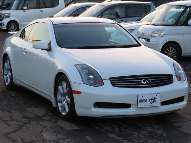 スカイライン ３５０ＧＴ　アルミホイール　ＨＩＤ　ＭＴ　キーレスエントリー　盗難防止システム　パワーシート　ＣＤ　カセット　衝突安全ボディ　ＡＢＳ　ＥＳＣ　エアコン　パワーステアリング　パワーウィンドウ　運転席エアバッグ（4枚目）