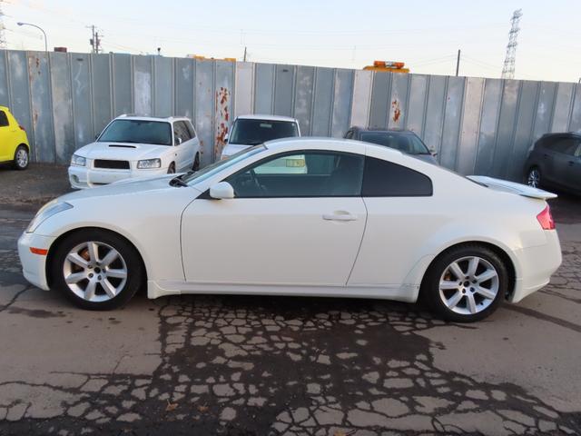 スカイライン ３５０ＧＴ　アルミホイール　ＨＩＤ　ＭＴ　キーレスエントリー　盗難防止システム　パワーシート　ＣＤ　カセット　衝突安全ボディ　ＡＢＳ　ＥＳＣ　エアコン　パワーステアリング　パワーウィンドウ　運転席エアバッグ（6枚目）