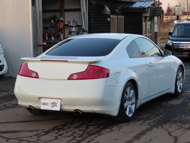 スカイライン ３５０ＧＴ　アルミホイール　ＨＩＤ　ＭＴ　キーレスエントリー　盗難防止システム　パワーシート　ＣＤ　カセット　衝突安全ボディ　ＡＢＳ　ＥＳＣ　エアコン　パワーステアリング　パワーウィンドウ　運転席エアバッグ（7枚目）