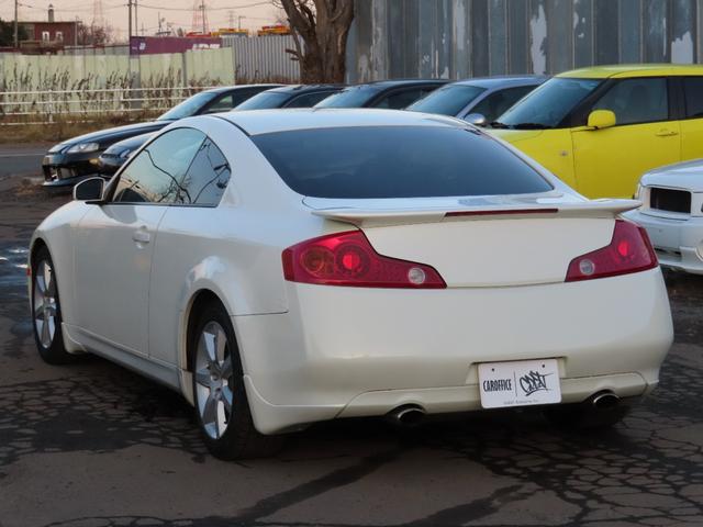 スカイライン ３５０ＧＴ　アルミホイール　ＨＩＤ　ＭＴ　キーレスエントリー　盗難防止システム　パワーシート　ＣＤ　カセット　衝突安全ボディ　ＡＢＳ　ＥＳＣ　エアコン　パワーステアリング　パワーウィンドウ　運転席エアバッグ（9枚目）