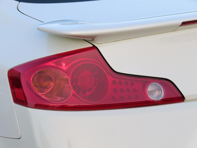 スカイライン ３５０ＧＴ　アルミホイール　ＨＩＤ　ＭＴ　キーレスエントリー　盗難防止システム　パワーシート　ＣＤ　カセット　衝突安全ボディ　ＡＢＳ　ＥＳＣ　エアコン　パワーステアリング　パワーウィンドウ　運転席エアバッグ（17枚目）