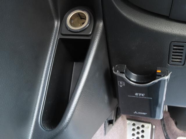 スカイライン ３５０ＧＴ　アルミホイール　ＨＩＤ　ＭＴ　キーレスエントリー　盗難防止システム　パワーシート　ＣＤ　カセット　衝突安全ボディ　ＡＢＳ　ＥＳＣ　エアコン　パワーステアリング　パワーウィンドウ　運転席エアバッグ（48枚目）