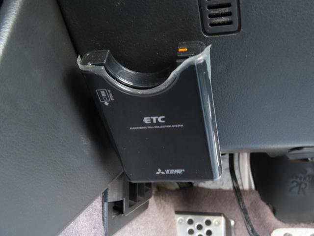 スカイライン ３５０ＧＴ　アルミホイール　ＨＩＤ　ＭＴ　キーレスエントリー　盗難防止システム　パワーシート　ＣＤ　カセット　衝突安全ボディ　ＡＢＳ　ＥＳＣ　エアコン　パワーステアリング　パワーウィンドウ　運転席エアバッグ（49枚目）