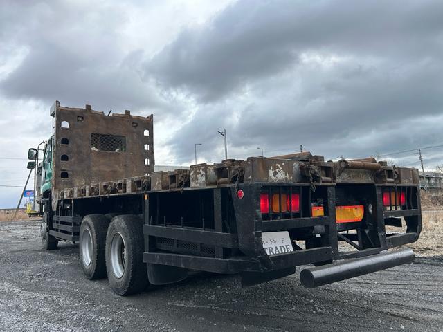 ギガ 　運材車　６×６　型式ＫＬ－ＣＹＷ８１Ｐ４　６ＭＴ　積載１２．０トン　荷台６６５×２４９（7枚目）