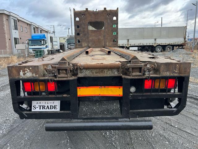 ギガ 　運材車　６×６　型式ＫＬ－ＣＹＷ８１Ｐ４　６ＭＴ　積載１２．０トン　荷台６６５×２４９（10枚目）