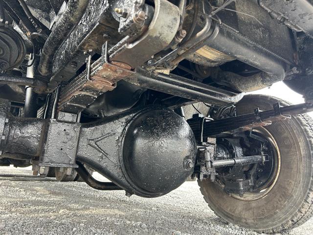 ギガ 　運材車　６×６　型式ＫＬ－ＣＹＷ８１Ｐ４　６ＭＴ　積載１２．０トン　荷台６６５×２４９（18枚目）