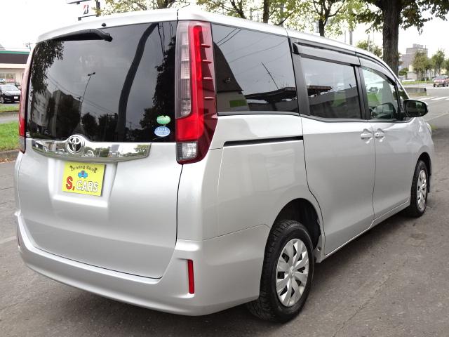 ノア Ｘ　Ｖパッケージ　事故無し　保証１年　４ＷＤ　純正ナビ　ワンセグＴＶ　社外エンジンスターター　キーレス　ＥＴＣ　ステアリングスイッチ　ワイパーデアイサー（13枚目）