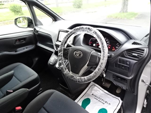 ノア Ｘ　Ｖパッケージ　事故無し　保証１年　４ＷＤ　純正ナビ　ワンセグＴＶ　社外エンジンスターター　キーレス　ＥＴＣ　ステアリングスイッチ　ワイパーデアイサー（24枚目）