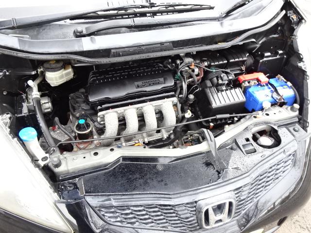 フィット Ｇスマートセレクション　事故無し　４ＷＤ　社外ＣＤ　社外エンジンスターター　スマートキー　ＥＴＣ　ウインカーミラー　１５インチアルミホイール　デアイサー（18枚目）