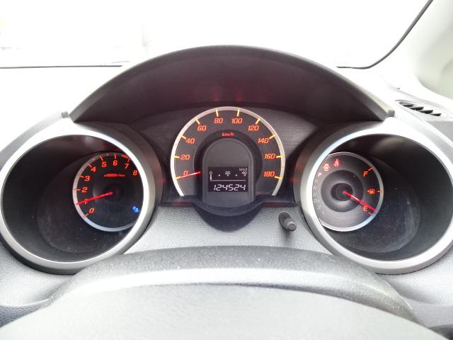 フィット Ｇスマートセレクション　事故無し　４ＷＤ　社外ＣＤ　社外エンジンスターター　スマートキー　ＥＴＣ　ウインカーミラー　１５インチアルミホイール　デアイサー（25枚目）