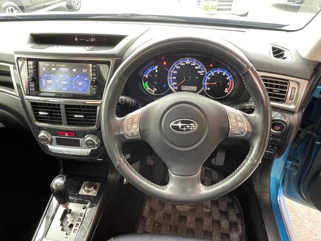 エクシーガ ２．０ＧＴ　４ＷＤ　ターボ　プッシュスタート　ＨＤＤナビ　バックカメラ　オートクルーズコントロール　ＨＩＤ　ＳＩドライブ　電動格納ミラー　３列シート　フルフラット　ハーフレザーパワーシート　ＡＴ　アルミホイール（14枚目）