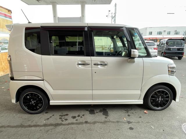 Ｎ－ＢＯＸカスタム Ｇ　ターボＳＳブラックスタイルパッケージ　４ＷＤ　ターボ　安心パッケージ　低速域衝突軽減ブレーキ／誤発進抑制機能　オートリトラミラー　両側電動スライドドア純正ナビＣＤ／ＤＶＤ／ＴＶ／Ｂｌｕｔｏｏｔｈ／Ｂカメラ／ＥＴＣ　シートヒーター（4枚目）