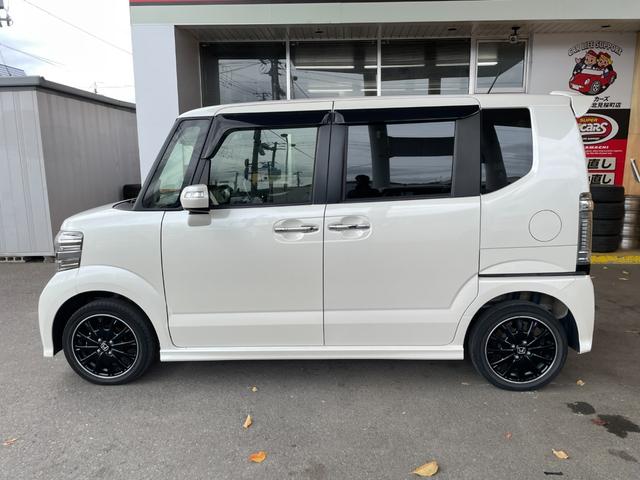 Ｎ－ＢＯＸカスタム Ｇ　ターボＳＳブラックスタイルパッケージ　４ＷＤ　ターボ　安心パッケージ　低速域衝突軽減ブレーキ／誤発進抑制機能　オートリトラミラー　両側電動スライドドア純正ナビＣＤ／ＤＶＤ／ＴＶ／Ｂｌｕｔｏｏｔｈ／Ｂカメラ／ＥＴＣ　シートヒーター（5枚目）