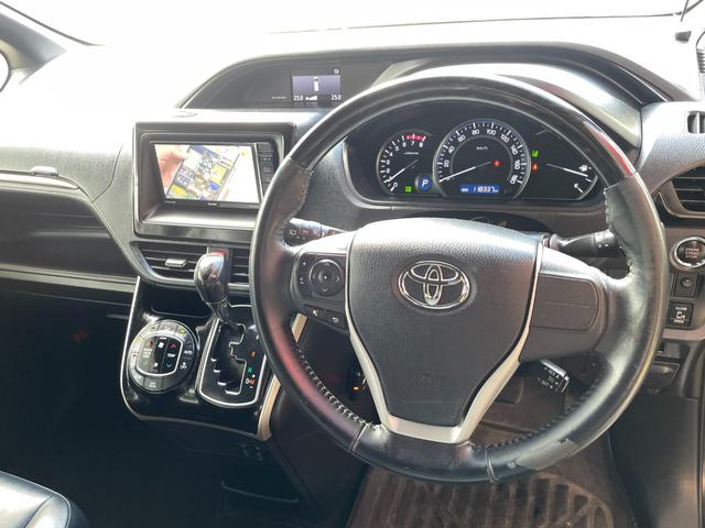 エスクァイア Gi ブラックテーラード 4WD ワンオーナー 社外ナビ CD/DVD/TV/Blutooth/Bカメラ 10型フリップダウンモニター プリクラッシュセーフティ レーンディパーチャーアラート クルコン オートマチックハイビーム(8枚目)