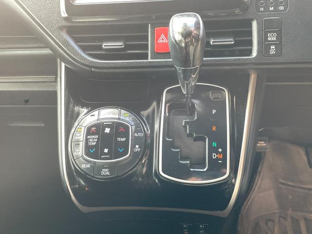 エスクァイア Gi ブラックテーラード 4WD ワンオーナー 社外ナビ CD/DVD/TV/Blutooth/Bカメラ 10型フリップダウンモニター プリクラッシュセーフティ レーンディパーチャーアラート クルコン オートマチックハイビーム(15枚目)