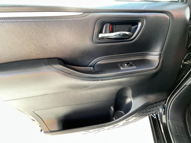 エスクァイア Gi ブラックテーラード 4WD ワンオーナー 社外ナビ CD/DVD/TV/Blutooth/Bカメラ 10型フリップダウンモニター プリクラッシュセーフティ レーンディパーチャーアラート クルコン オートマチックハイビーム(26枚目)