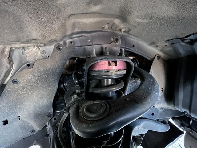 ハイラックス Ｘ　後期モデル　４ＷＤ　２．５インチアップ　ＲＯＣＣＯタイプＦバンパ　タコマルックＴＯＹＯＴＡグリル　社外１７インチＡＷ　マッドタイヤ２８５／７０Ｒ１７　オーバーフェンダー　ソフトトノカバー（15枚目）