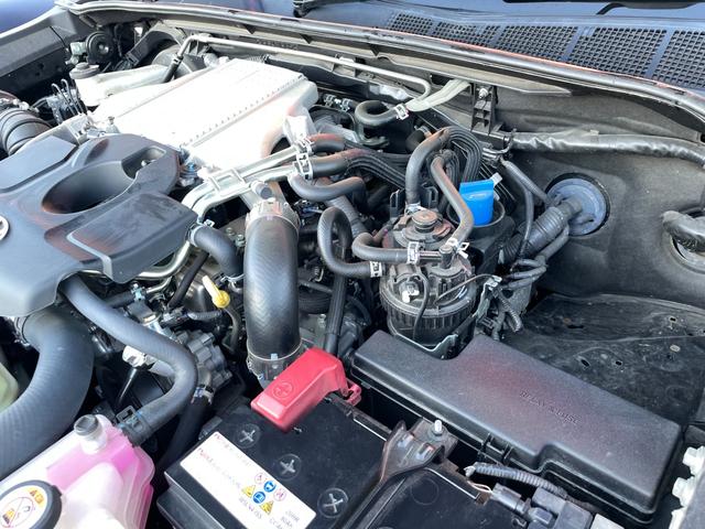 ハイラックス Ｘ　後期モデル　４ＷＤ　２．５インチアップ　ＲＯＣＣＯタイプＦバンパ　タコマルックＴＯＹＯＴＡグリル　社外１７インチＡＷ　マッドタイヤ２８５／７０Ｒ１７　オーバーフェンダー　ソフトトノカバー（18枚目）