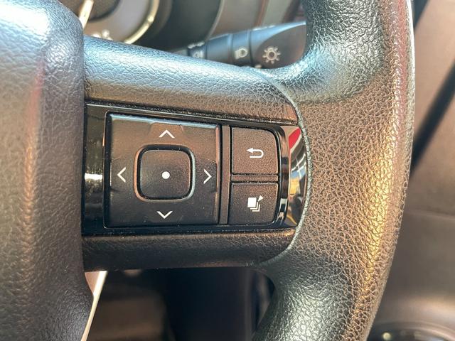 ハイラックス Ｘ　後期モデル　４ＷＤ　２．５インチアップ　ＲＯＣＣＯタイプＦバンパ　タコマルックＴＯＹＯＴＡグリル　社外１７インチＡＷ　マッドタイヤ２８５／７０Ｒ１７　オーバーフェンダー　ソフトトノカバー（26枚目）