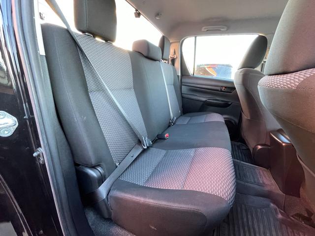 ハイラックス Ｘ　後期モデル　４ＷＤ　２．５インチアップ　ＲＯＣＣＯタイプＦバンパ　タコマルックＴＯＹＯＴＡグリル　社外１７インチＡＷ　マッドタイヤ２８５／７０Ｒ１７　オーバーフェンダー　ソフトトノカバー（46枚目）