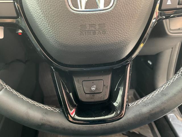 ＺＲ－Ｖ ｅ：ＨＥＶ　Ｚ　４ＷＤ　ワンオーナー　ホンダセンシング　マルチビューカメラ　ホンダコネクト　ＥＴＣ２．０　ワイヤレス充電器　レザーシート　運転席：助手席Ｐシート　シートヒーター　ＢＯＳＥサウンド　純正１８インチアルミ（12枚目）