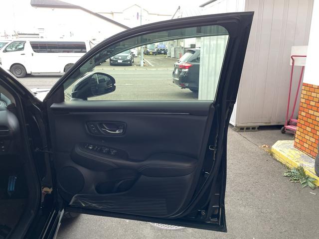 ＺＲ－Ｖ ｅ：ＨＥＶ　Ｚ　４ＷＤ　ワンオーナー　ホンダセンシング　マルチビューカメラ　ホンダコネクト　ＥＴＣ２．０　ワイヤレス充電器　レザーシート　運転席：助手席Ｐシート　シートヒーター　ＢＯＳＥサウンド　純正１８インチアルミ（24枚目）