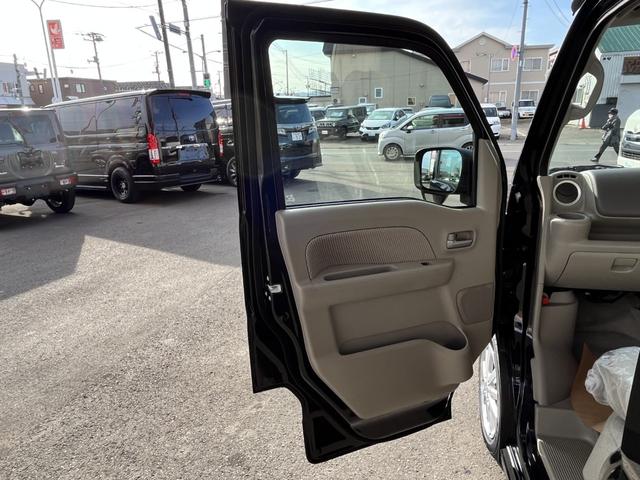 エブリイワゴン ＰＺターボ　登録済未使用車　衝突被害軽減ブレーキ　ハイルーフ　バックアイカメラ付ディスプレーオーディオ　片側電動スライドドア　ＬＥＤヘッドライト　レーンアシスト　シートヒーター　電動格納ミラー　オートライト（24枚目）