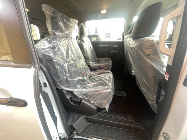 デリカＤ：５ ブラックエディション　登録済未使用車　純正アルミホイール　本革シート　ルーフビームガーニッシュ　電動サイドステップ　本革ステアリングホイール　シートヒーター　マルチアラウンドモニター　ワンタッチ電動スライドドア（17枚目）