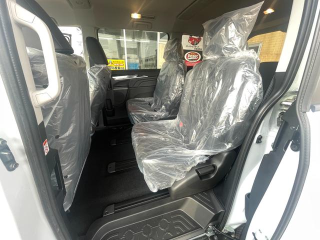 デリカＤ：５ ブラックエディション　登録済未使用車　純正アルミホイール　本革シート　ルーフビームガーニッシュ　電動サイドステップ　本革ステアリングホイール　シートヒーター　マルチアラウンドモニター　ワンタッチ電動スライドドア（21枚目）