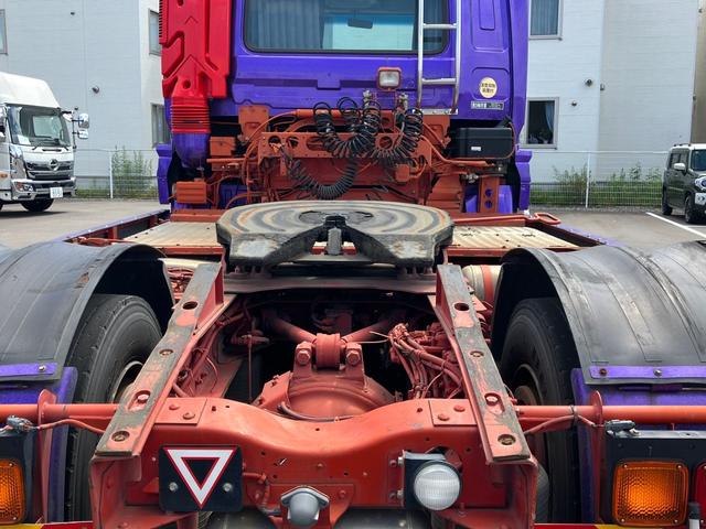 クオン 　横浜車輌　固定カプラ　第５輪荷重１１．５ｔ　牽引重量３８．２５ｔ　リアエアサス　ハイルーフ　エスコット２ペダル　４１０馬力（8枚目）