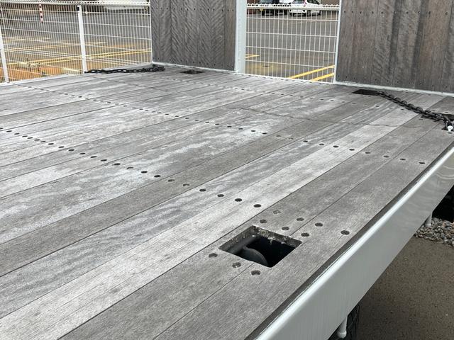 スーパーグレート 　花見台クレーン付セーフティローダー　ユニック４段（２．９３ｔ）　ラジコン　フックイン　警報型　一般仕様　自動あゆみ付　ウィンチ　床フック１２個　スタンション穴２個　アルミホイール　８×４　３９４馬力（11枚目）