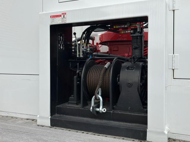 スーパーグレート 　花見台クレーン付セーフティローダー　ユニック４段（２．９３ｔ）　ラジコン　フックイン　警報型　一般仕様　自動あゆみ付　ウィンチ　床フック１２個　スタンション穴２個　アルミホイール　８×４　３９４馬力（12枚目）