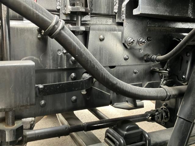 スーパーグレート 　花見台クレーン付セーフティローダー　ユニック４段（２．９３ｔ）　ラジコン　フックイン　警報型　一般仕様　自動あゆみ付　ウィンチ　床フック１２個　スタンション穴２個　アルミホイール　８×４　３９４馬力（17枚目）