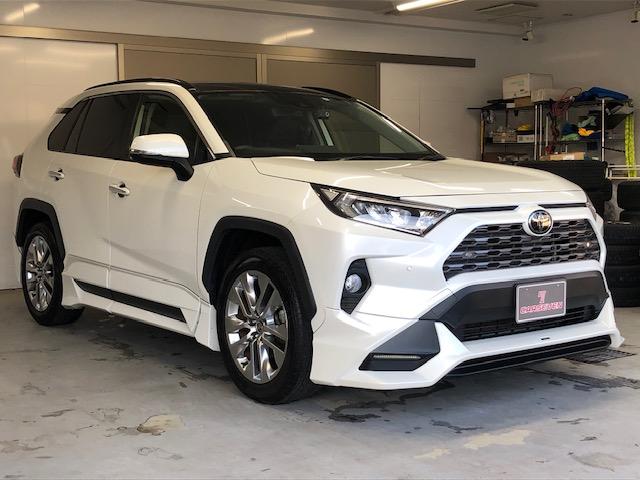 ＲＡＶ４ Ｇ　Ｚパッケージ　４ＷＤ　純正９型ナビ　バックカメラ　ＴＲＤフルエアロ　パノラマルーフ　デジタルインナーミラー　ＢＳＭ　ＥＴＣ２．０　電動リアゲート　パワーシート　シート・ステアリングヒーター　クルコン　革シート（3枚目）