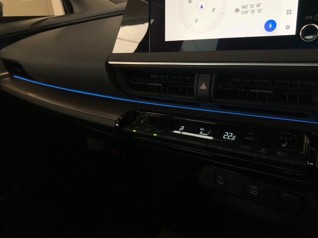 プリウス Ｇ　４ＷＤ　夏冬タイヤ　寒冷地仕様　８インチ純正ディスプレイオーディオ　フルセグ　Ｂｌｕｅｔｏｏｔｈ　バックカメラ　前後ドライブレコーダー　ＥＴＣ２．０　前席シートヒーター　クルコン　アンビエントライト（47枚目）