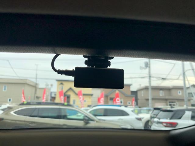 プリウス Ｇ　４ＷＤ　夏冬タイヤ　寒冷地仕様　８インチ純正ディスプレイオーディオ　フルセグ　Ｂｌｕｅｔｏｏｔｈ　バックカメラ　前後ドライブレコーダー　ＥＴＣ２．０　前席シートヒーター　クルコン　アンビエントライト（49枚目）