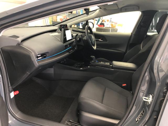 プリウス Ｇ　４ＷＤ　夏冬タイヤ　寒冷地仕様　８インチ純正ディスプレイオーディオ　フルセグ　Ｂｌｕｅｔｏｏｔｈ　バックカメラ　前後ドライブレコーダー　ＥＴＣ２．０　前席シートヒーター　クルコン　アンビエントライト（51枚目）