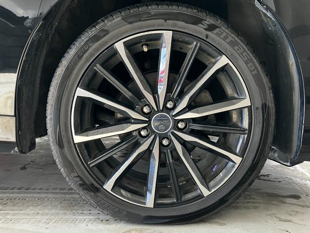 オデッセイ アブソルート・Ｘホンダセンシング　４ＷＤ　純正８インチナビ　純正リアフリップダウンモニター　純正エンスタ　ホンダセンシング　寒冷地仕様　パワーシート　ハーフレザーシート　両側電動スライドドア　Ｂカメラ　ビルトインＥＴＣ　ＬＥＤ（10枚目）